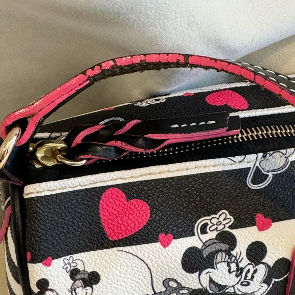 Dooney & Bourke Disney Sweethearts - 2014 Mickey and Minnie Small Barrel… - Picture 3 of 15